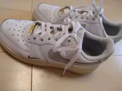 Nike Air Force 1 ホワイト ゴールド