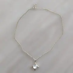 ダイヤモンド型クリスタルネックレス