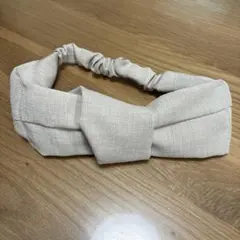 リボン付きベージュヘアバンド　スリーコインズ