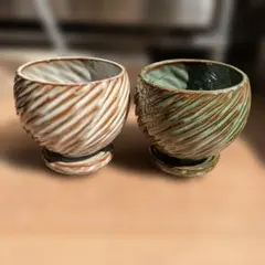 ストライプ模様の陶器製植木鉢2個セット