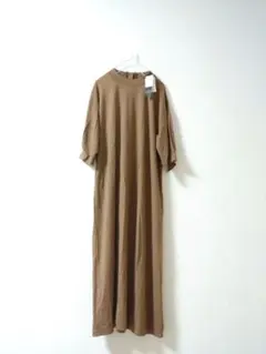 新品 タグ付 ロングワンピース スリット キャメル M マタニティ