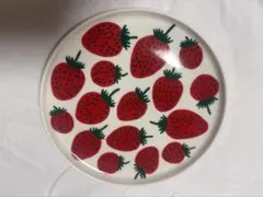 廃盤•marimekko マンシッカ　いちご　プレート 廃盤•marimekko マンシッカ いちご プレート① - メルカリ