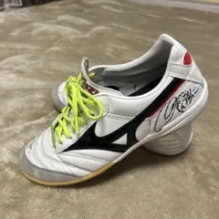 井出遥也サイン入りスパイク Mizuno モレリア - メルカリ