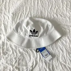【美品】adidas 刺繍ロゴ バケットハット ホワイト FREE