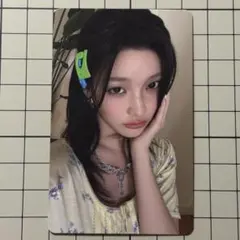 ILLIT トレカ ユニバ UMS ラキドロ ツアー開催記念 イロハ ② - メルカリ