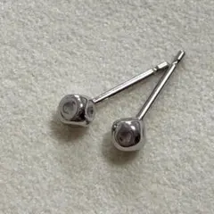 Carat サイコロピアス　Pt900 プラチナ