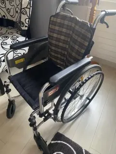 極美品】Miki ミキ 自走用車椅子 折りたたみ式 介護用具 メッシュ車