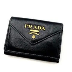 極美✨PRADA 三つ折り財布 ヴィッテロムーブ シボ革 レザー 黒 PRADA（プラダ） 財布 二つ折り PRADA VITELLO DAINO 2MO004 2BBE