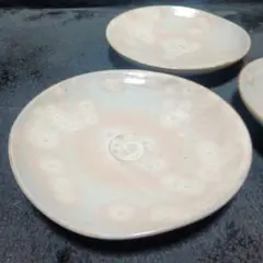未使用品　たち吉　結晶釉　渦巻き模様　中皿　3枚セット　直径18.5センチのサムネイル