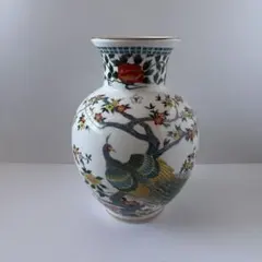 色鮮やかな花鳥模様の陶器花瓶