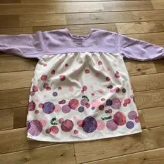 はらぺこあおむし柄エプロン