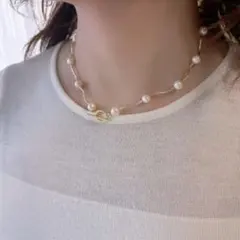 淡水パールと金属の波状ネックレス