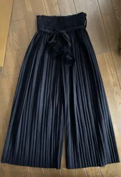 黒 プリーツ ガウチョパンツ ベルトファー付き