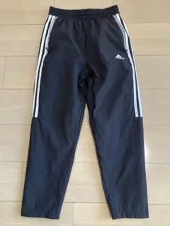 adidas ブラック ジャージパンツ