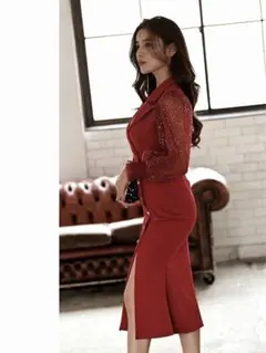 リューユ　赤いタイトドレス シースルー袖 ボタン付き