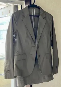 アールユー　RU カーキ スーツ　ジャケットとスカートのセット