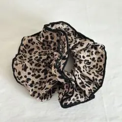 フリル　シュシュ　レオパード柄　ヒョウ柄 ヘアアクセサリー