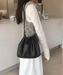 LE MORE ワンハンドルギャザーショルダーバッグ