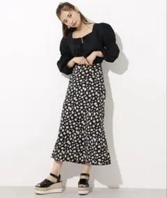 美品⭐︎うしろレースアップチューリップスカート　NICE CLAUPのサムネイル