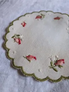 フランス　蚤の市　ブロカント　ヴィンテージ　花刺繍ドイリー 　コースターのサムネイル