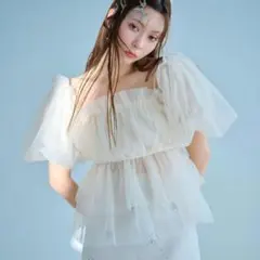LILY BROWN リリーブラウン 3wayペプラムチュールブラウスオフショルのサムネイル
