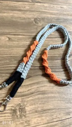 マクラメストラップ　スマホショルダー　グレーオレンジ