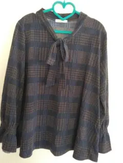LL★リボンタイ　チェック柄リボン付き長袖トップス　プルオーバー