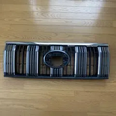 プラド150後期マットブラックエディション純正グリル フロントカメラ部