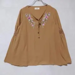 アールピーエス 刺繍 花柄 リボン ブラウス （M） キャメル 長袖のサムネイル
