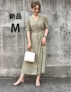 新品 GU 大人可愛い 夏ドレス Vネック小花柄ロングワンピース ガウン 羽織り