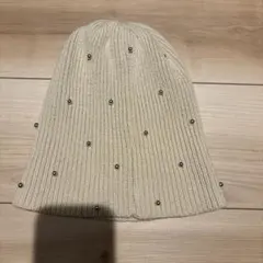 ビーズ装飾付きクリーム色ニット帽