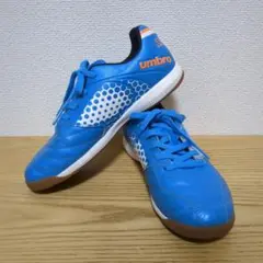 umbro フットサルシューズ 青 23