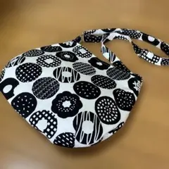 丸いショルダーバッグ、斜め掛けバッグ、20cmファスナーポケット、ハンドメイド