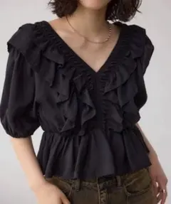 AZUL BY MOUSSY ラッフルショルダーブラウスのサムネイル