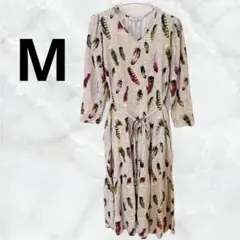 【ASTROLOGIE】M フェザー柄 ティアードワンピース Vネック 七分袖