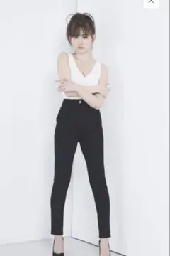 Her lip to Paris High Rise Jeans 23