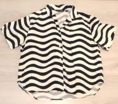 Marimekko x UNIQLO 半袖シャツ ウェーブ柄 Mサイズのサムネイル