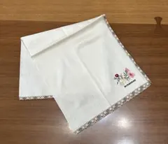 お値下げ！BURBERRY バーバリー　ハンカチ　スカーフ　バンダナ　刺繍　上品