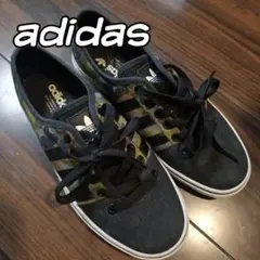 美品!adidas 迷彩柄 ローカットスニーカー匿名宅急便発送