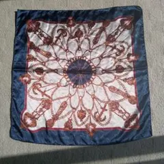 earth ネイビーとホワイトのスカーフ