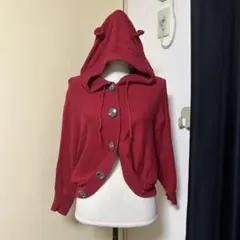 赤いフード付きカーディガン