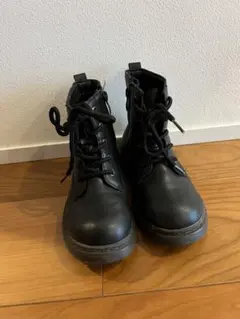 ブラックレースアップブーツ