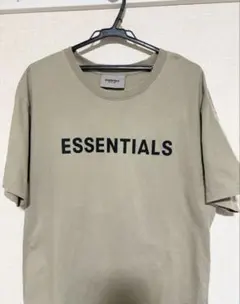エッセンシャルズ カーキ 半袖Tシャツ