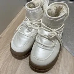 ホワイトファー付きハイカットブーツ