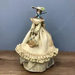 4F アンティーク 貴婦人の置物 フィギュリン 繊細な造形 花籠とリボン