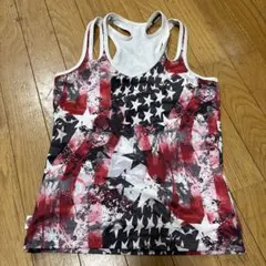 赤 タンクトップ