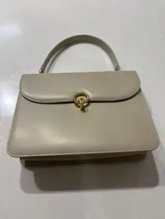 ラモダ (LaModa) のフラップ式ライトグレー ハンドバッグ
