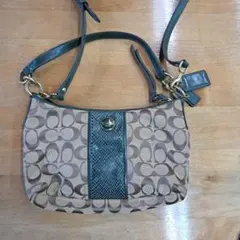 COACH シグネチャーハンドバッグ