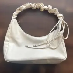リボン　ショルダーバッグ　ホワイト