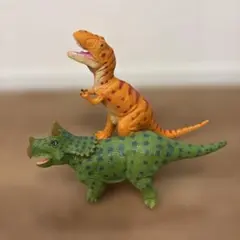 【美品】恐竜フィギュア ベビーモデル トリケラトプス& ティラノサウルス